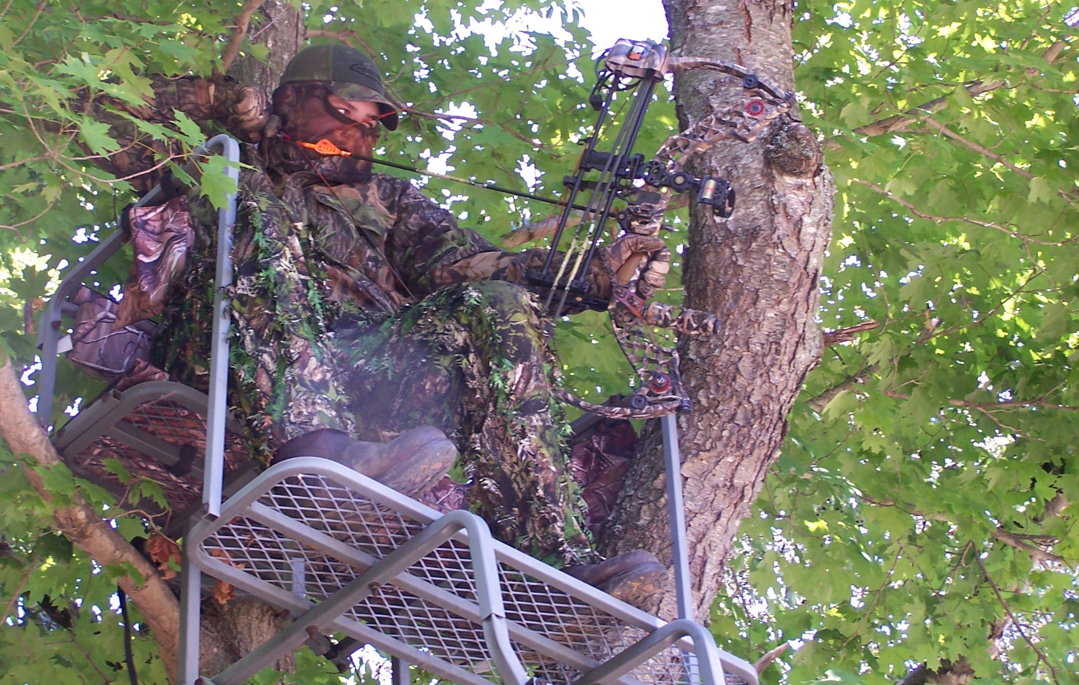 Hunt Club bowhunter